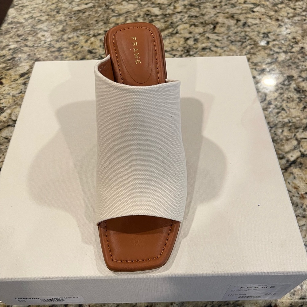 FRAME Le Naomi Mule. Size 3.8.